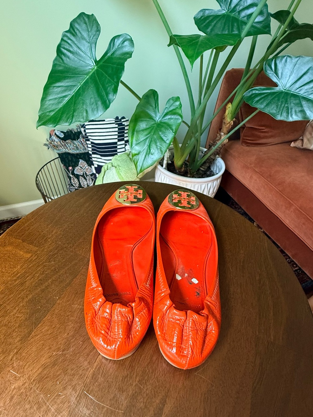 Tory Burch Orange Patent Logo Ballet Flats with Gold Emblem - Picture 4 of 5
